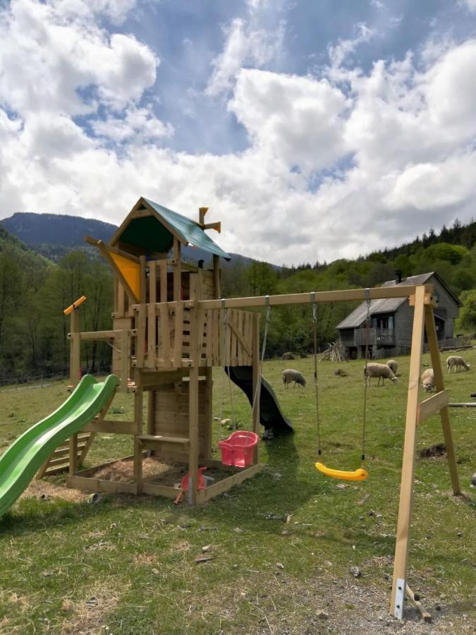 Les Chalets De La Foret D'Issaux Osse-en-Aspe Exterior foto